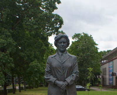 Monument of Anna Ilyinichna Sinilkina (1918-1997)